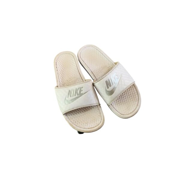 Nike Womens Size 9 Benassi White Slip On Slide Sandals Shoes Silver Spellout 343 - Picture 2 of 4